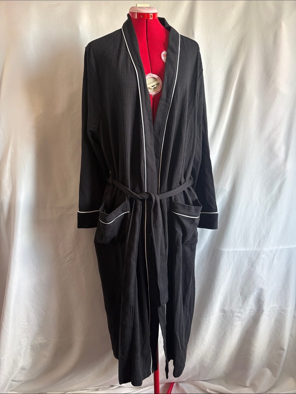 Amazon Essentials Black Waffle Knit Robe with White Piping
